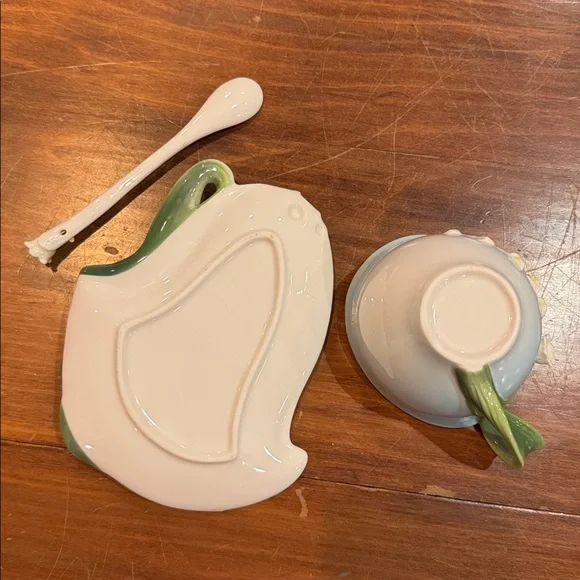 NWOT Two’s Company Teacup Saucer Spoon Set Garden Tea Cottagecore Lily Of Valley - Picture 10 of 13